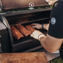 MOESTA BBQ Sheriff Pelletgrill mit schwarzem Ablagebrett
